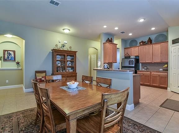 4th image of 516 Moonrise Dr