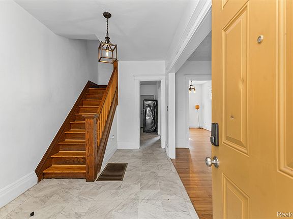 3rd image of 444 E Philadelphia St