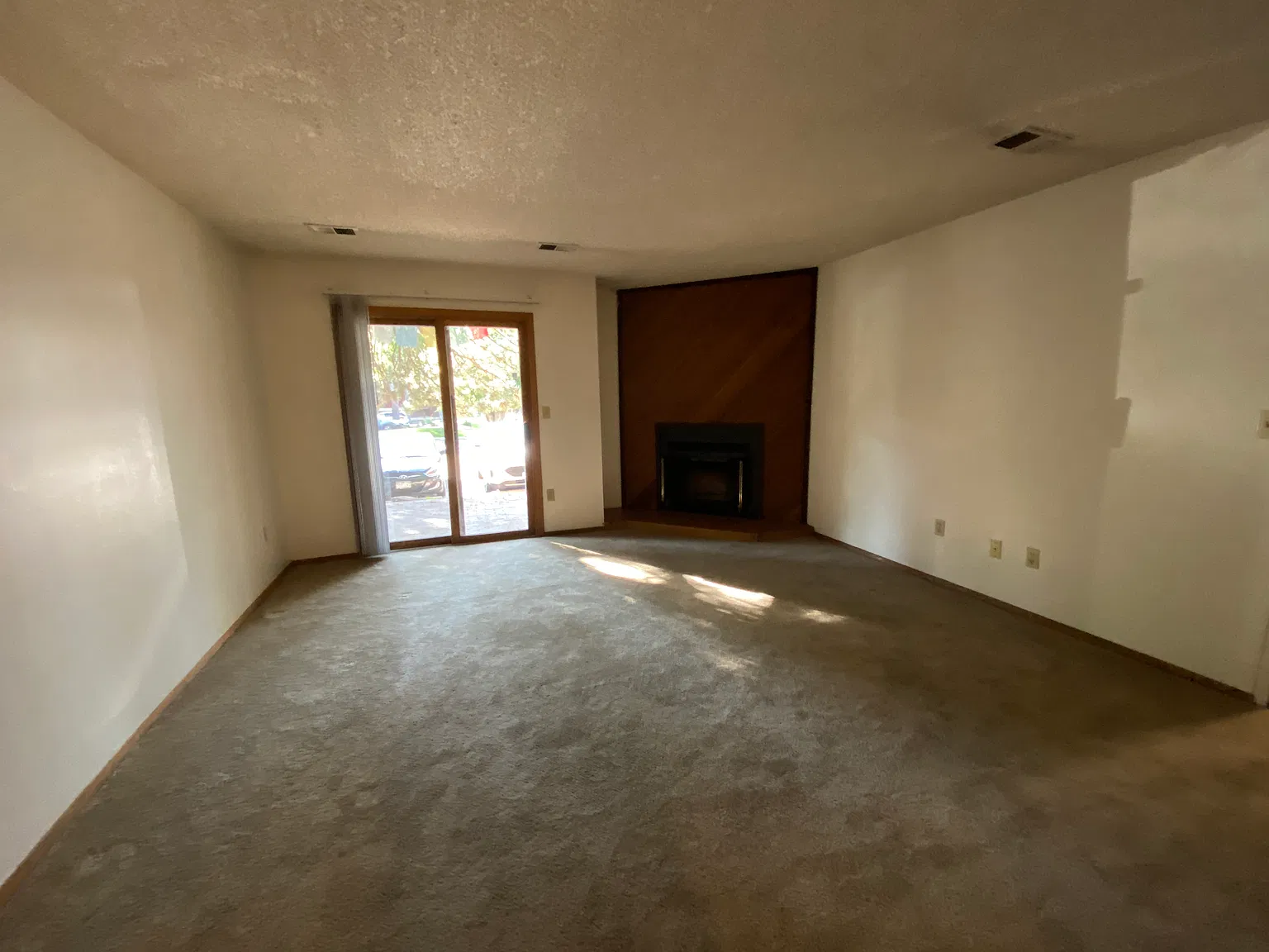 2 bed, 876 sqft, $2,400 — Photo 2