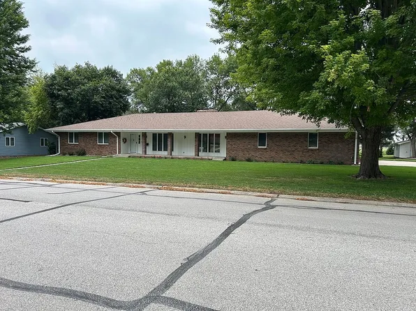 976 W 15th St, Wahoo, NE 68066