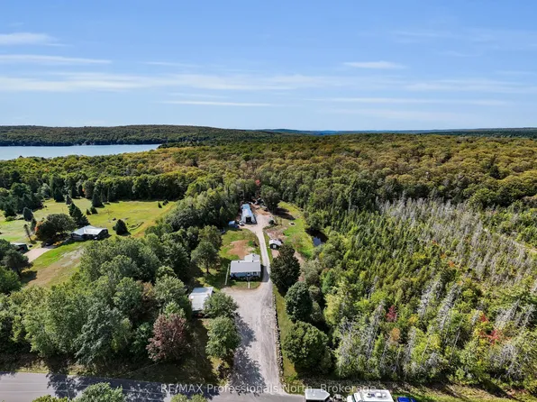 1062 Skyline Dr, Armour, ON P0A 1C0