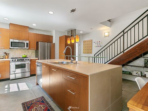 3rd image of 1110 E Howell Street #C