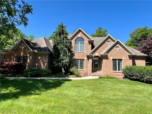 654 Saddlebrook Dr, Youngstown, OH 44512