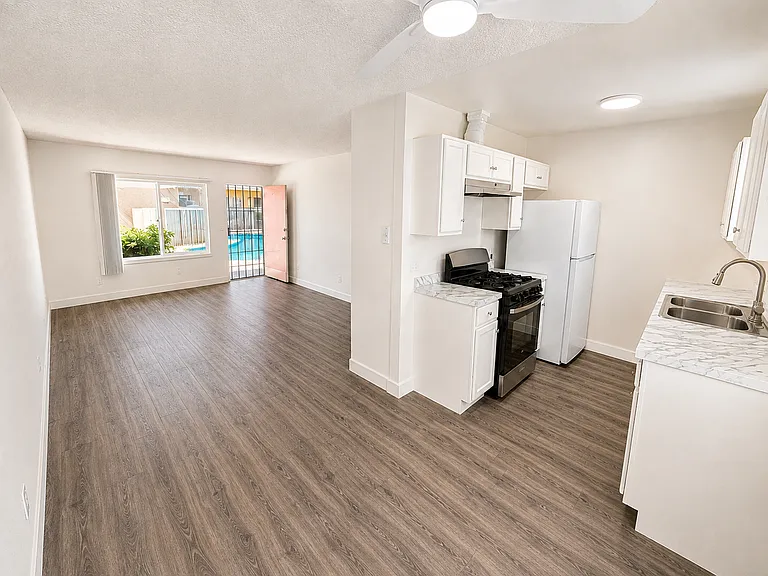 7450 Canby Ave — Photo 1