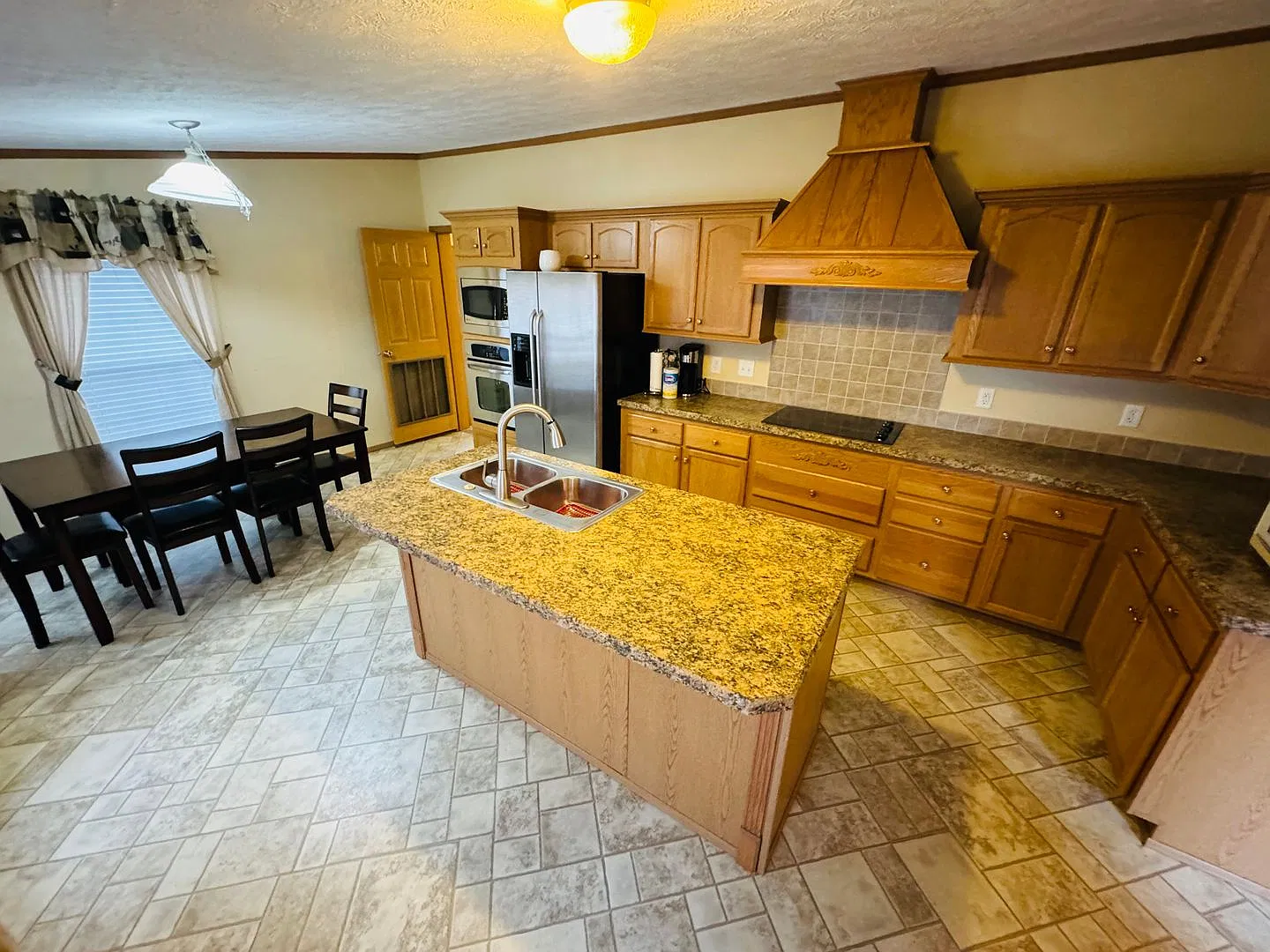 3 Bed/2 Bath House with a yard and large front porch - Available 05/19/2027 — Photo 2