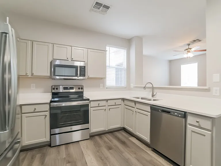5157 W Warner St — Photo 6