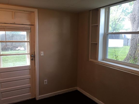 5th image of 610 Moss Ln