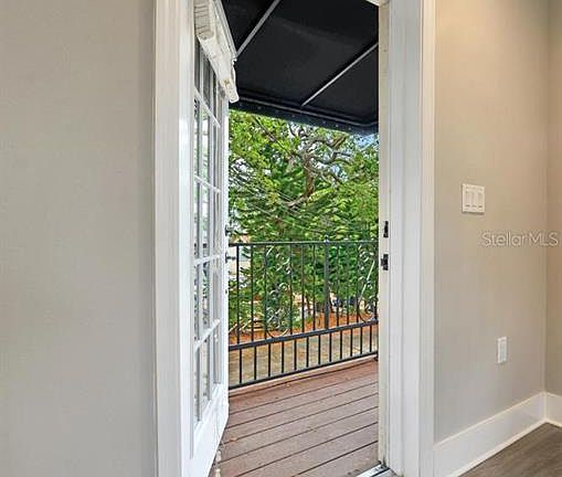 4th image of 710 W Bay St #C