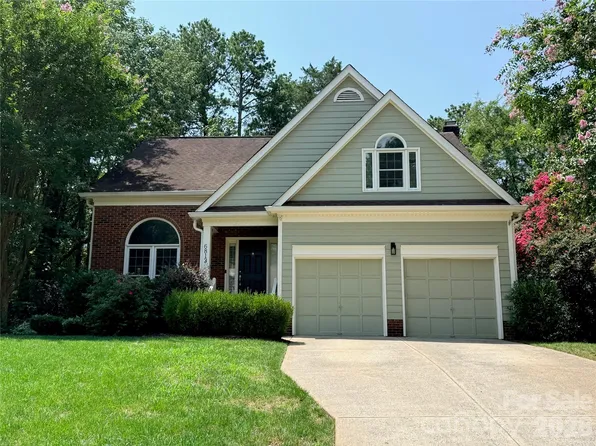 6813 Wolf Run Dr, Charlotte, NC 28277