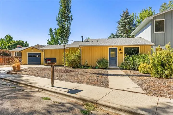 2 bed, 825 sqft, $3,500 — Photo 1