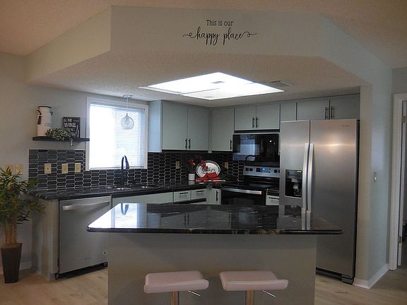 Granite -SS Appliances
