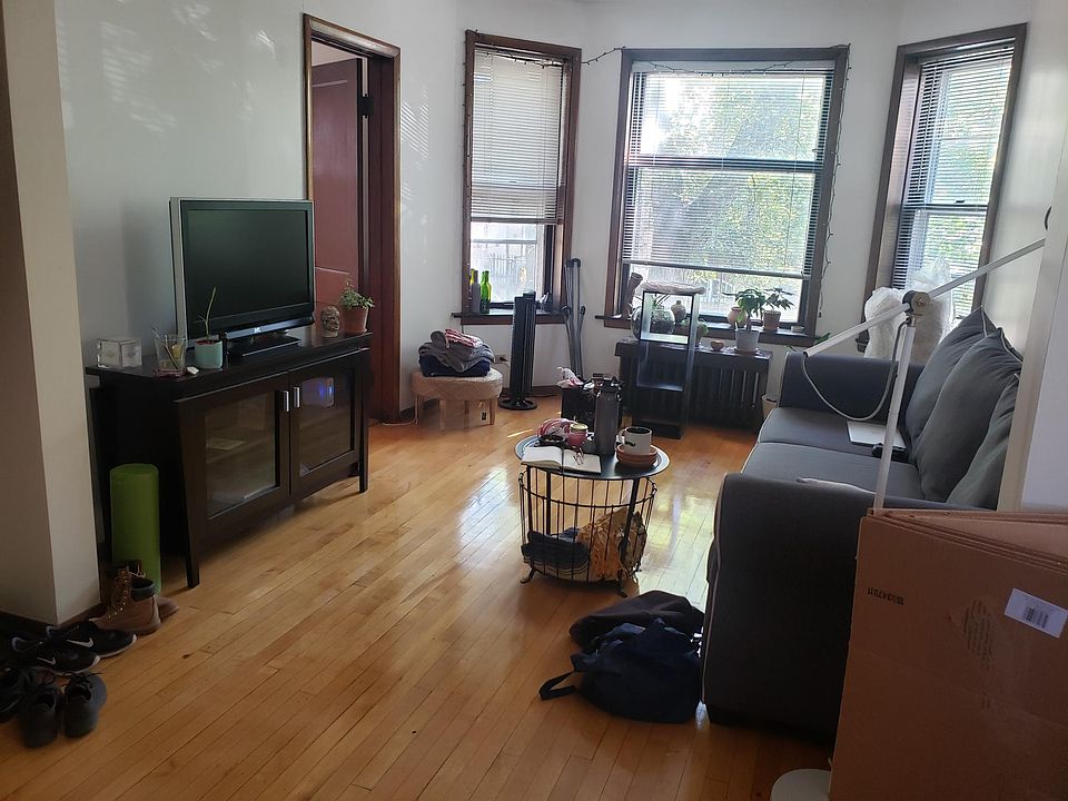 1st image of 2822 N Albany Ave APT 2