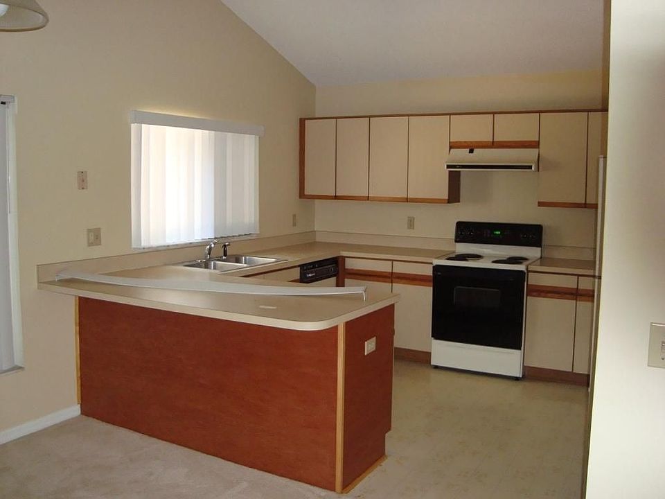 2nd image of 15902 Farringham Dr