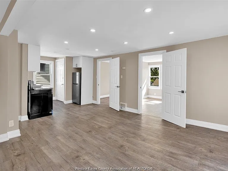 1376 Goyeau St #UPPER — Photo 3