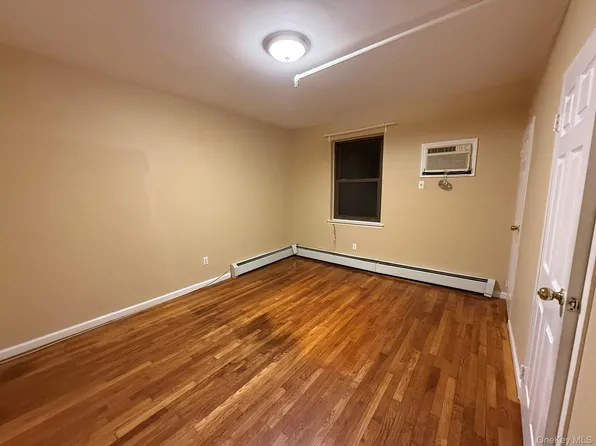 189-37 37th Ave #2, Flushing, NY 11358