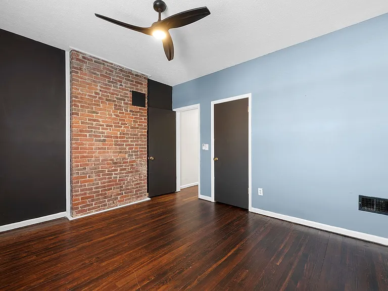 1635 Oak St #1635 — Photo 11