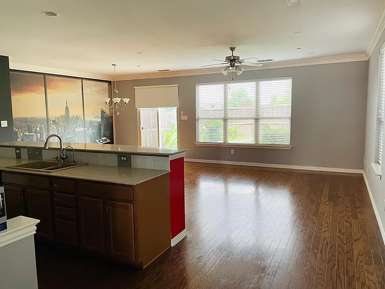 460 Hunt Dr — Photo 5