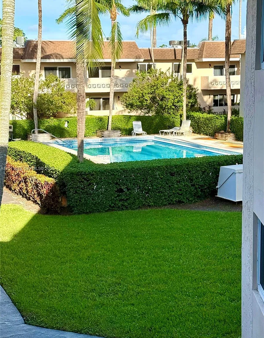 Villagio At Palmetto Bay — Photo 1