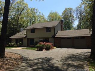 104 Hunting Hills Dr, Southington, CT 06489