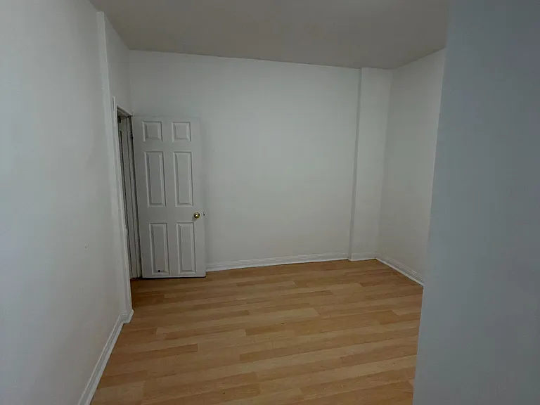 214 Earlscourt Ave — Photo 12