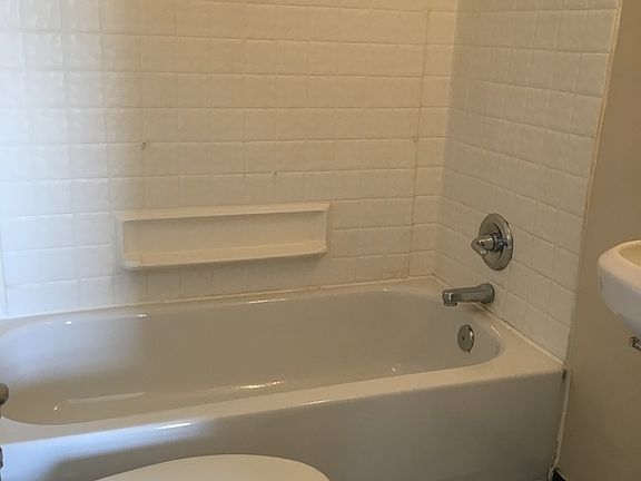 5th image of 1521 Humboldt St APT 7