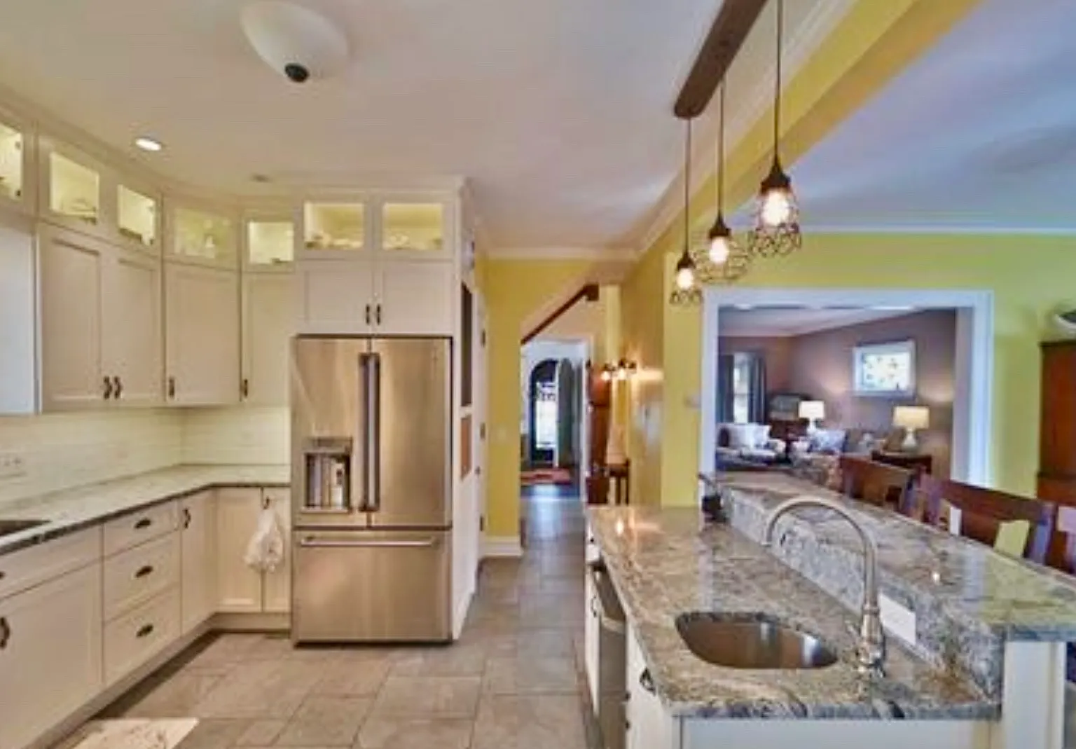 4 bed, 2.5 bath, 2200 sqft, $2,750 — Photo 4