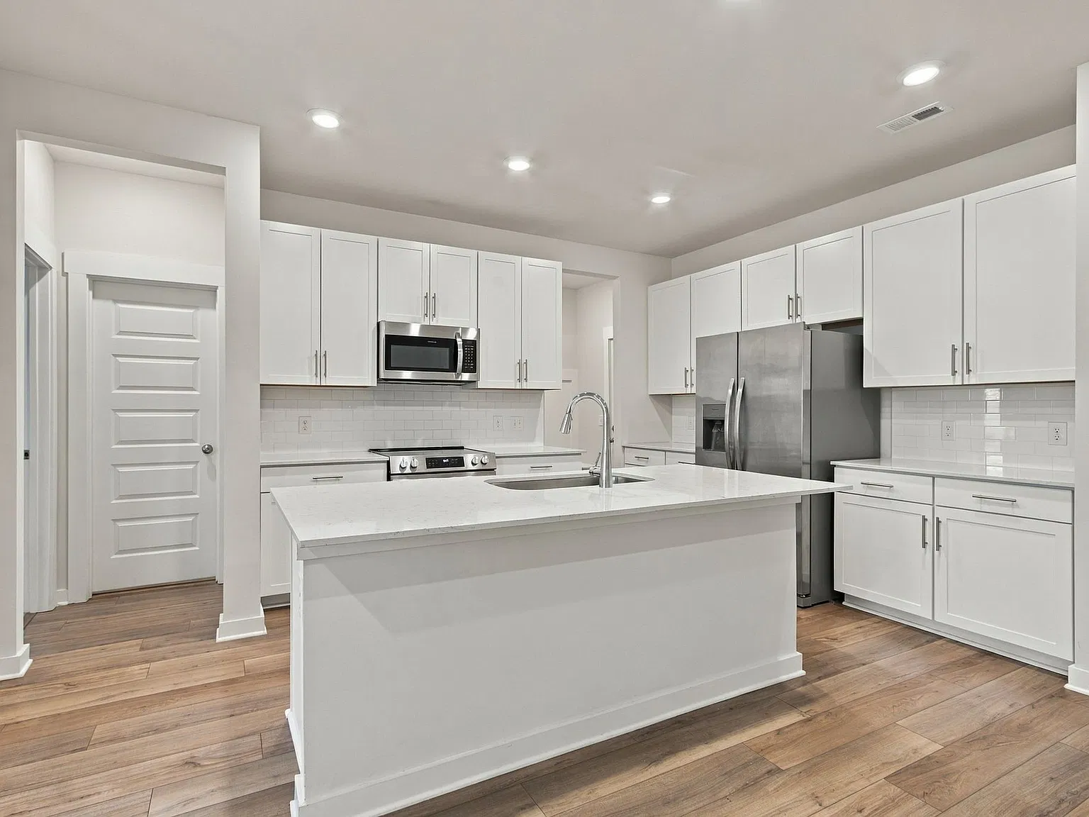 4 bed, 2225 sqft, $3,300 — Photo 4