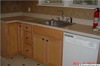 4th image of 806 Conifer St #2