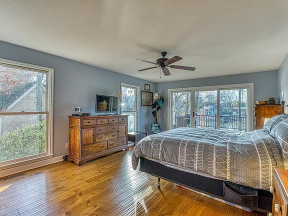 5th image of 515 Eastlake Dr
