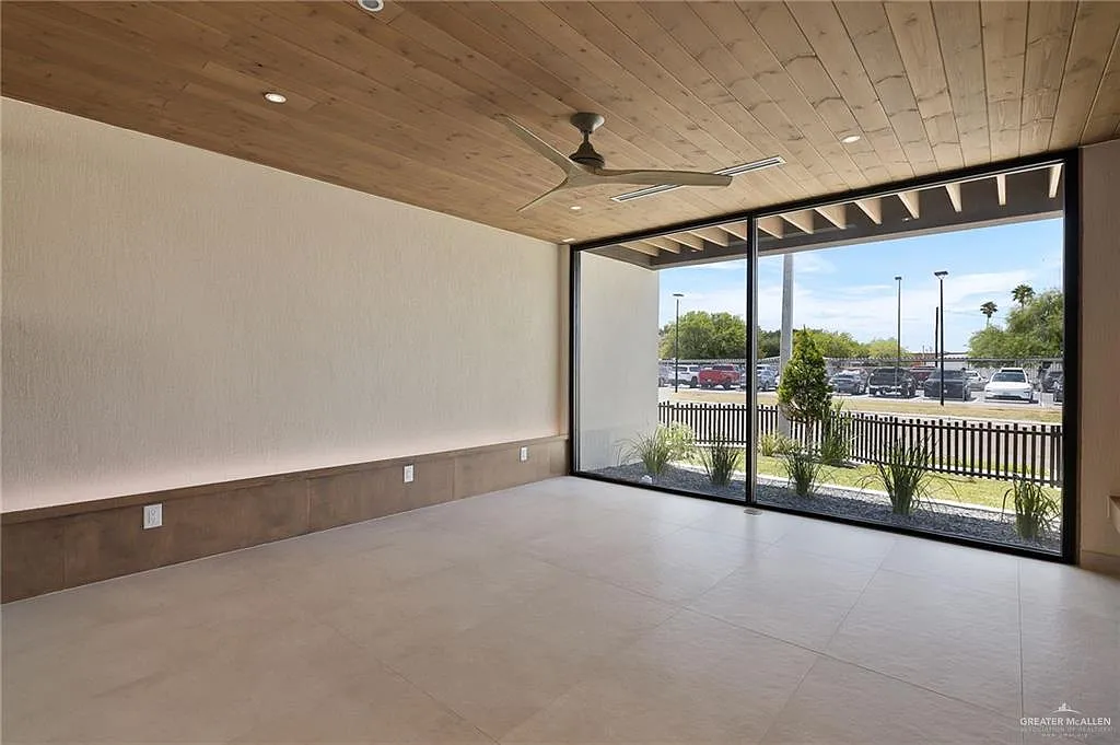 4 bed, 3.5 bath, 2304 sqft, $3,800 — Photo 3