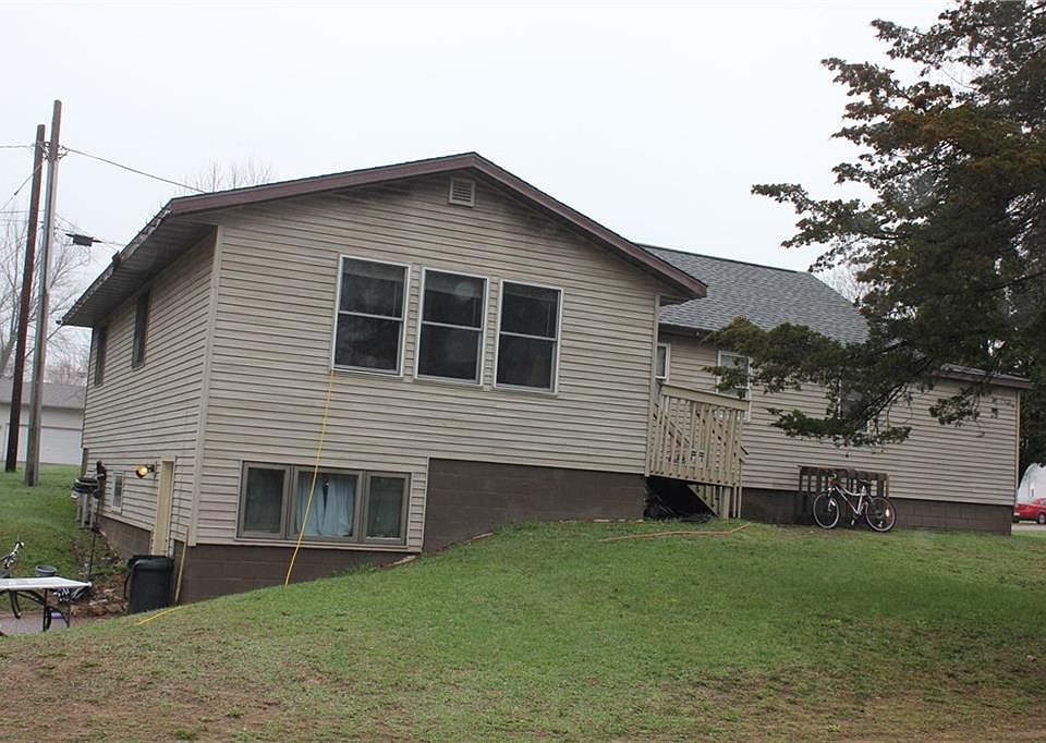 1st image of 1611 3rd St W #0