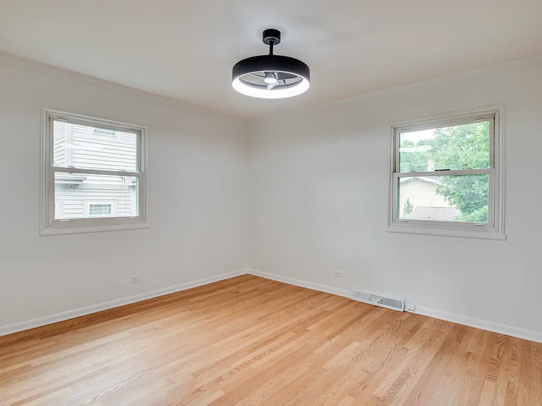1108 Emerald Dr — Photo 10