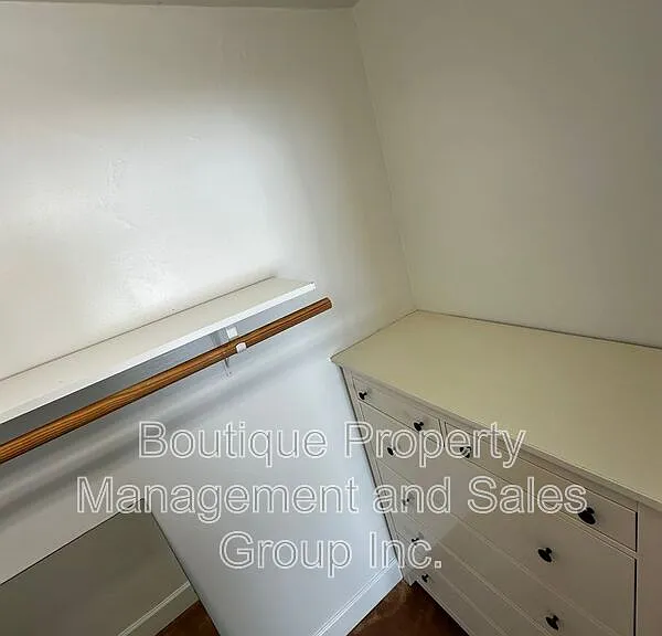 2285 Santa Ana Ave — Photo 12