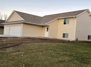 526 Allyn Cir, Janesville, MN 56048