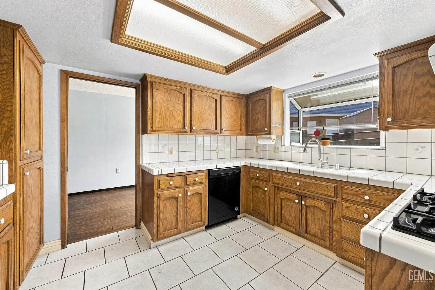 4 bed, 2103 sqft, $2,700 — Photo 3
