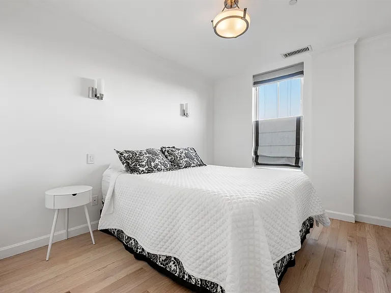 75 Clarendon St #604 — Photo 12