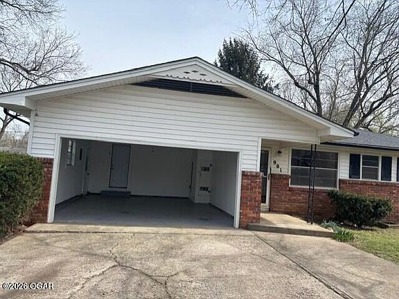 4th image of 901 Flower Box Ln