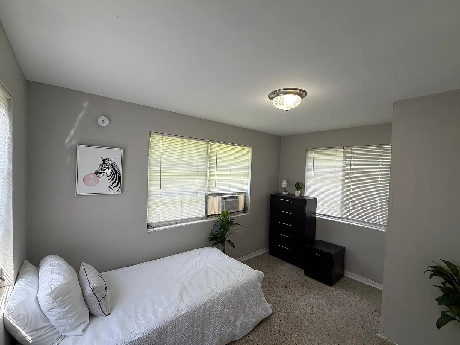 4 bed, 2.0 bath, 1240 sqft, $815 — Photo 2