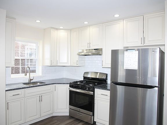3rd image of 4631 Murdock Ave #2F
