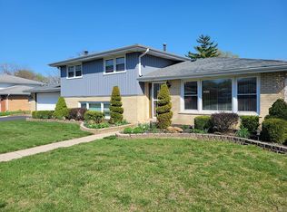 10507 S Terry Dr, Palos Hills, IL