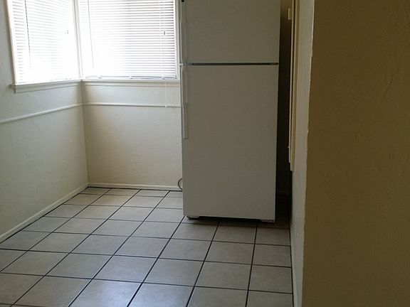 4th image of 110 N 7th Ave