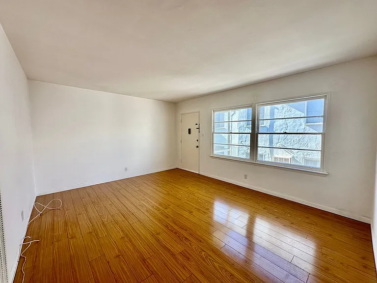 320 S. Rexford Drive — Photo 3