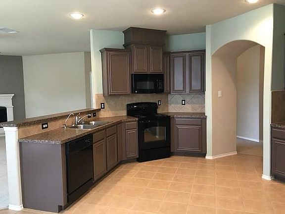 5th image of 900 Lancashire Ln