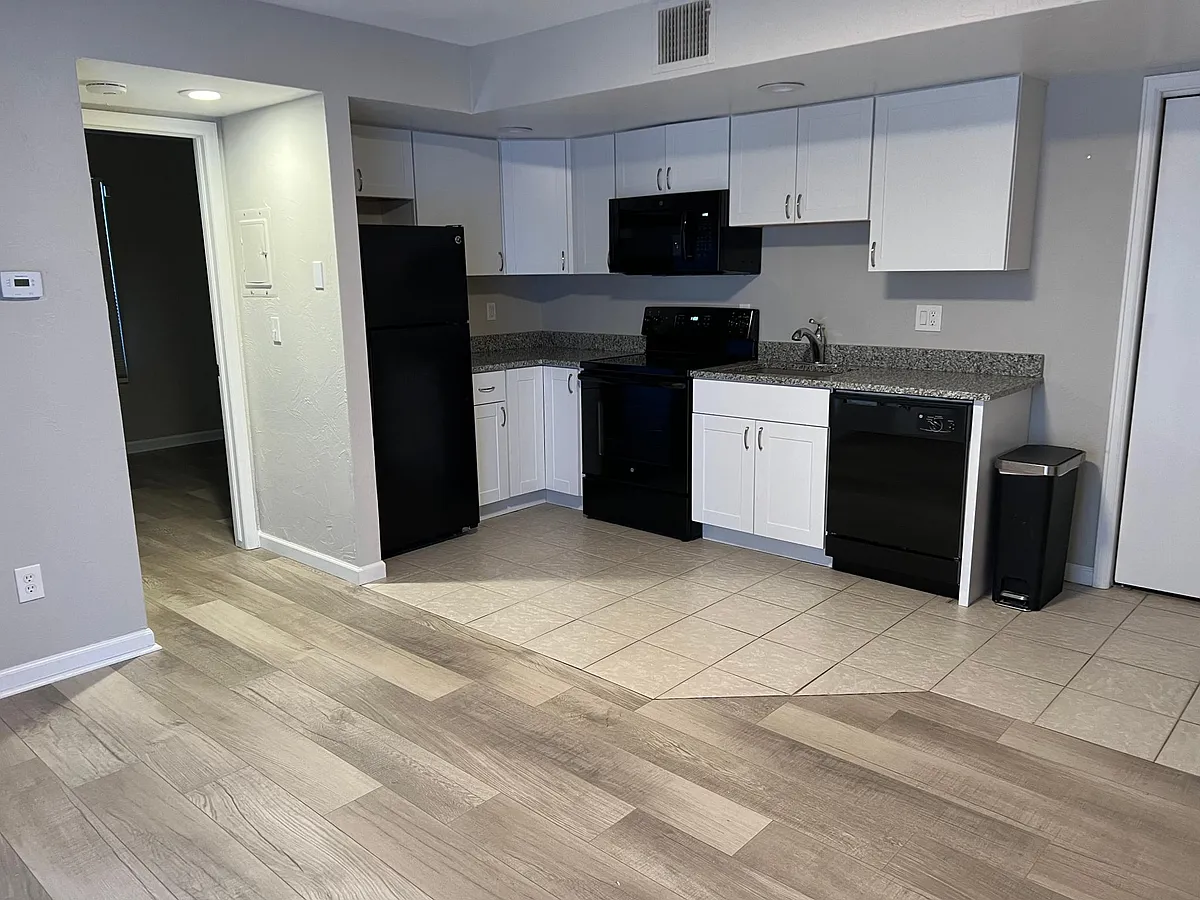 Building Photo - 1085 Broadway St #6