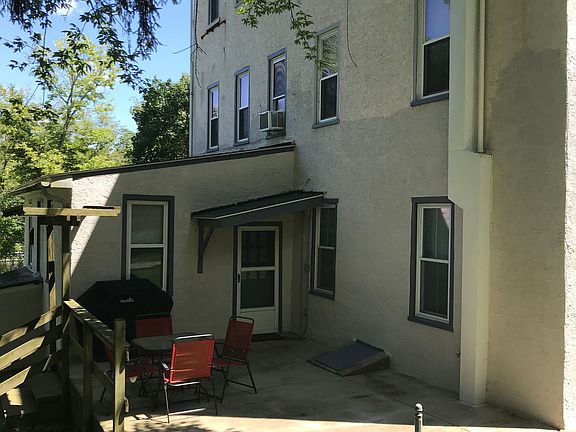 Private entrance with patio