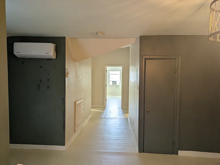 200 E Maxwell St — Photo 15