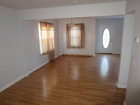 2nd image of 525 E Clarendon Dr