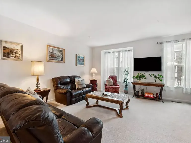1280 Rannoch Ln — Photo 36