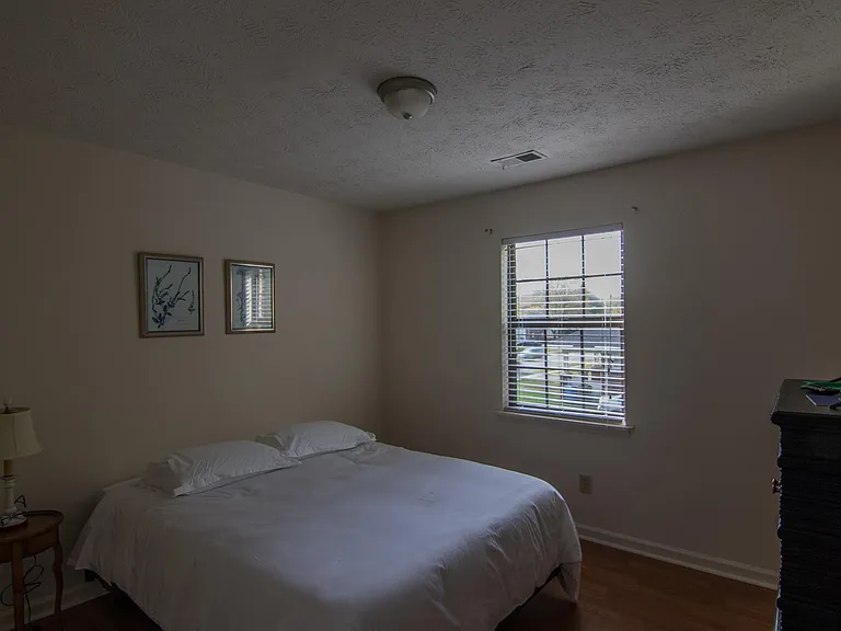 211 Waller Ave — Photo 7