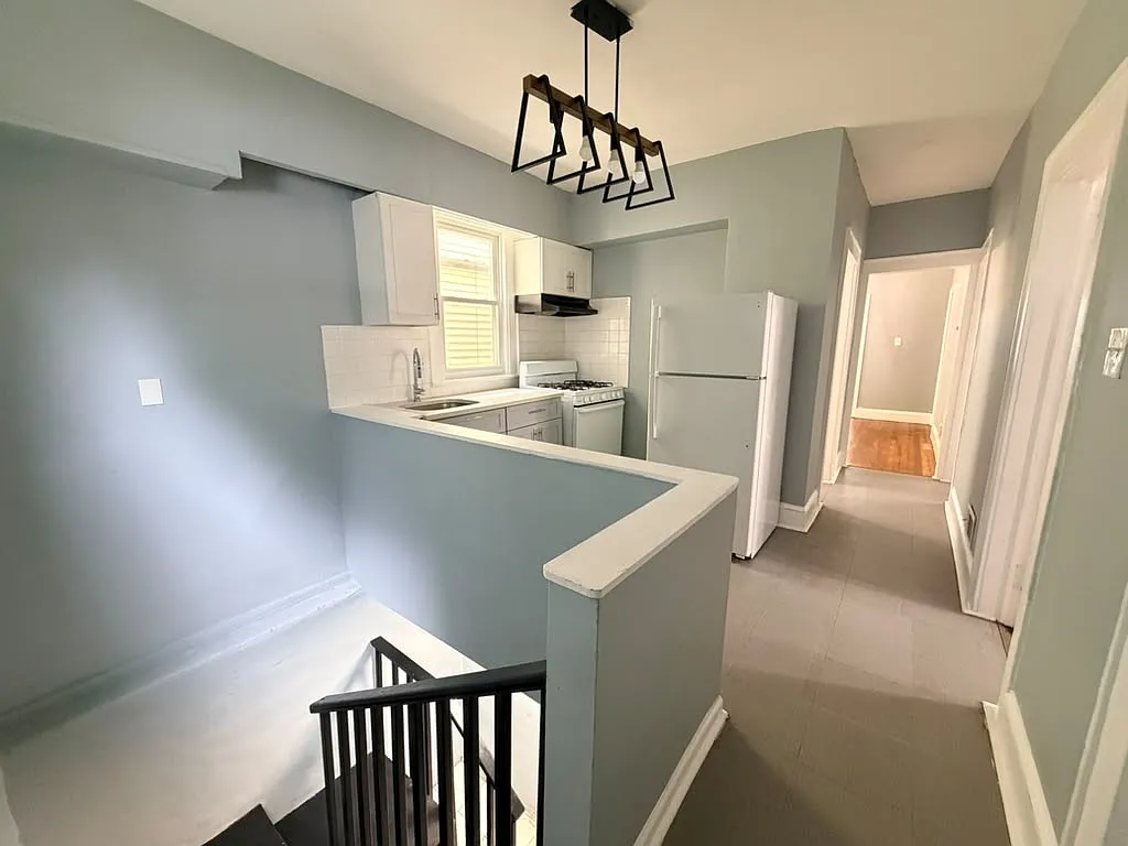 4 bed, 1200 sqft, $2,395 — Photo 2